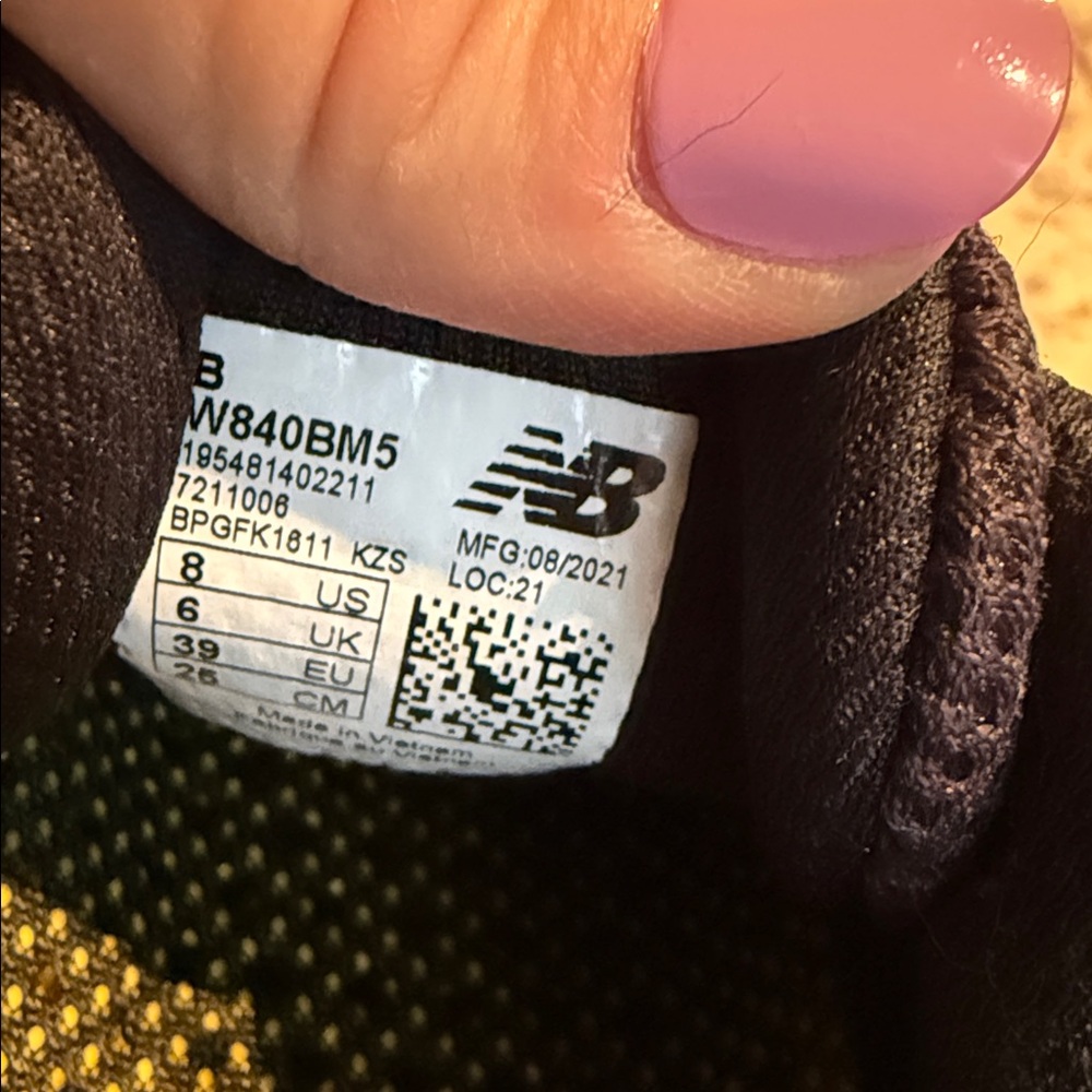 new balance 840’s size 8 - Picture 6 of 6